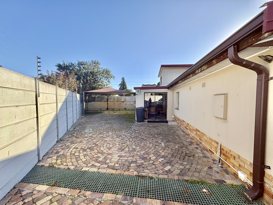 4 Bedroom Property for Sale in Protea Heights Western Cape
